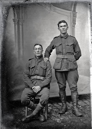 Two unidentified Australian soldiers, possibly of the 1st Division, about 1916–18