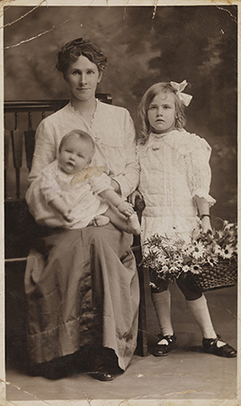 Annie Kemp with her children, Ethel and George, November 1917