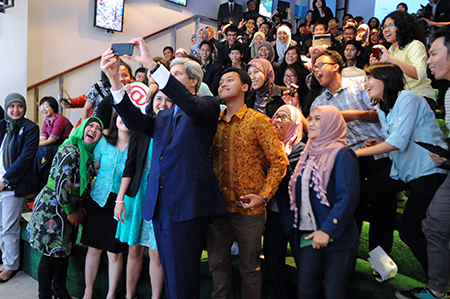 US Secretary of State John Kerry takes a ‘selfie’ with students in Jakarta, Indonesia, 2014