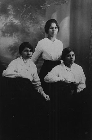 The portrait of Katie, Lilly and Clara Williams in Beaudesert, 1924, that inspired the project, <em>Portraits of our Elders</em>