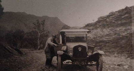 Reverend William Gray at Italowie Gorge, 1920s